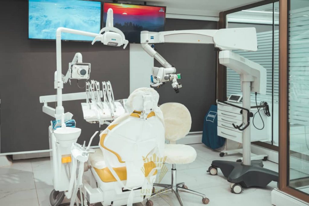 dentist / dental implant
